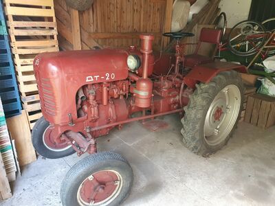 Traktor DT-20