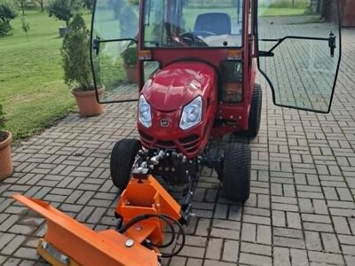 Traktor KIOTI