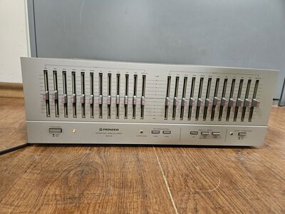 Pioneer SG-9 12 Band Stereo Graphic Equalizer