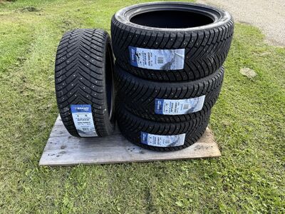 225/45 R17 Sailun ICE BLAZER SPIKE 94T/XL