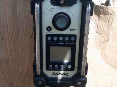Makita dmr 107