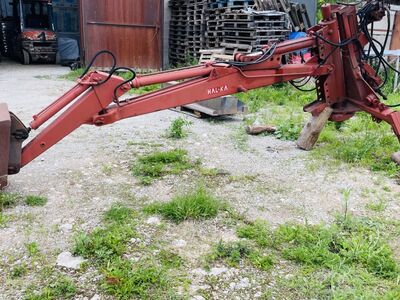 M: EKSKAVAATOR TRAKTORI HAAKESSE 2990.-