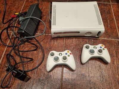 Xbox 360 500gb + 2 pulti Freestyle xbox360