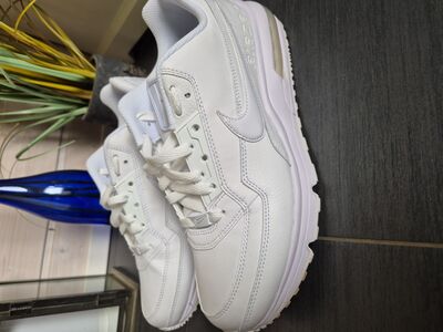 NIKE AIR