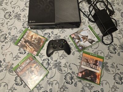 Microsoft Xbox One + 4 mängu