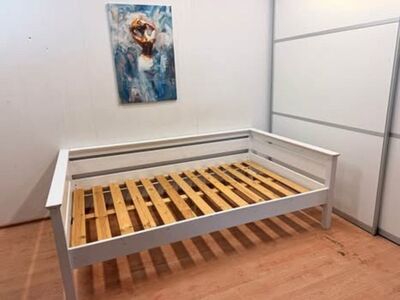Täispuidust voodiraam madratsile 120*200cm