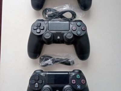 3x PS4 originaal must juhtmevaba pult