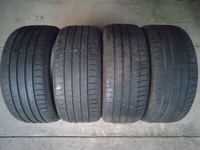 Jooks suverehve 235/40 R18