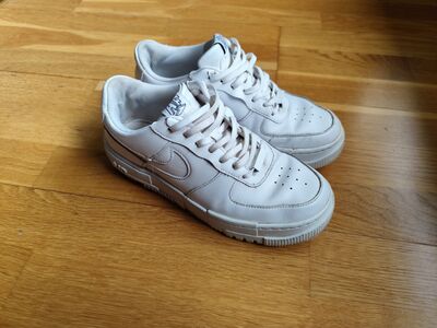 Nike Air Force 1 tossud naistele, 38.5