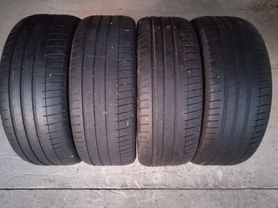 Jooks suverehve Michelin Pilot Sport 3 245/45 R19