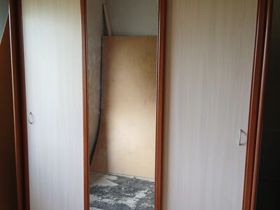 Suur lükanduste ja peegliga riidekapp