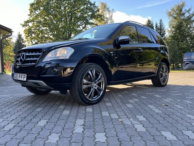 Mercedes Bens ML 300 & Renault Trafic
