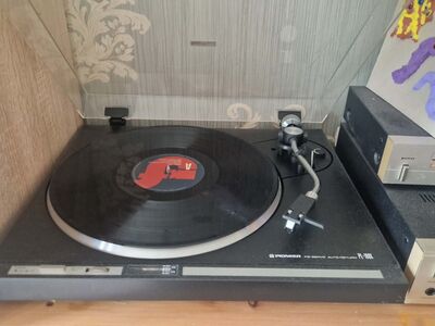 Vinüülplaadimängija Pioneer PL-100X