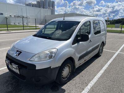 Peugeot Partner 1,6 HDi 66кВт, 5 МЕСТ С ПЕРЕГОРОДКОЙ