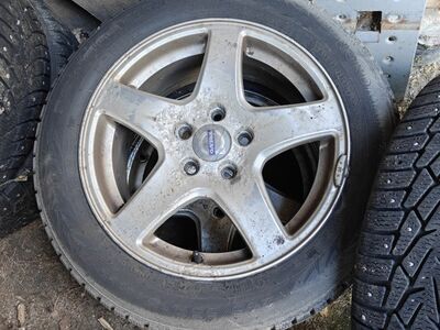 Volvo veljed + 205/55/16 naastrehvid
