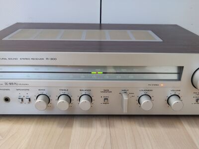 Yamaha R-300 Natural Sound Stereo Receiver