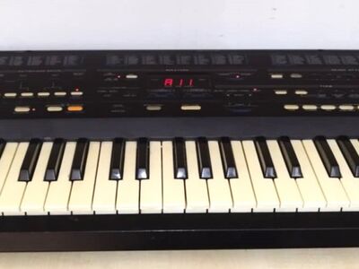 Süntesaator Roland E36