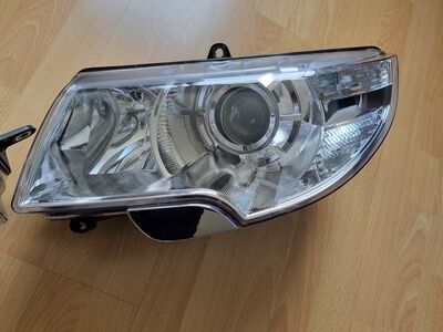 Skoda Superbi uued esituled 2tk