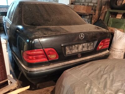 Mercedes-Benz E250D varuosadena