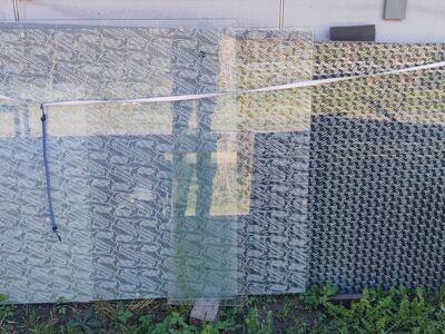 MÜÜA ESINDUSLIK MUSTRIGA TURVAKLAAS