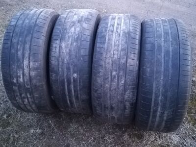 Suverehvid Continental 235/50R19