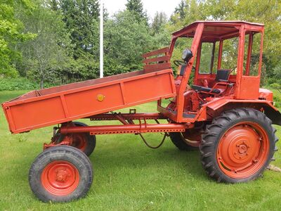 Traktor T-16