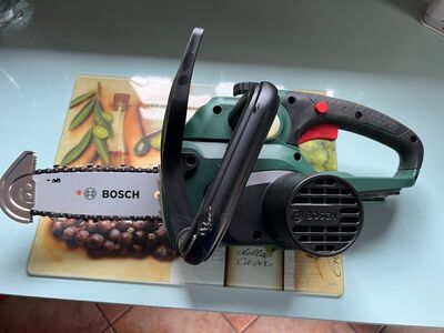 Akukettsaag Bosch Universal Chain 18V, 2 akut