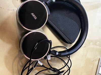 AKG N60NC kõrvaklapid