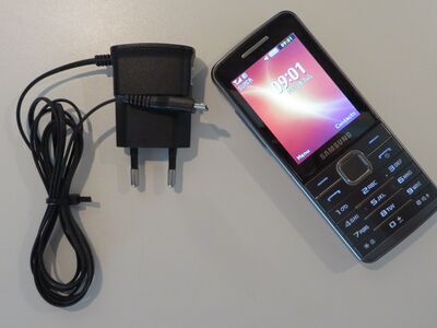 Samsung  GT-S5610  +  laadija