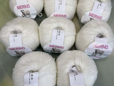 Meriinovillane lõng - 8 kera. Kokku 400 g