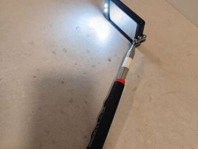 LED-valgustusega teleskooppeegel