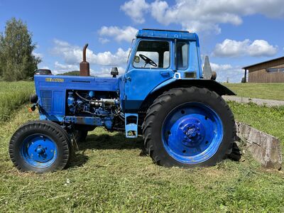 Traktor MTZ 80 koos saha ja kühvliga