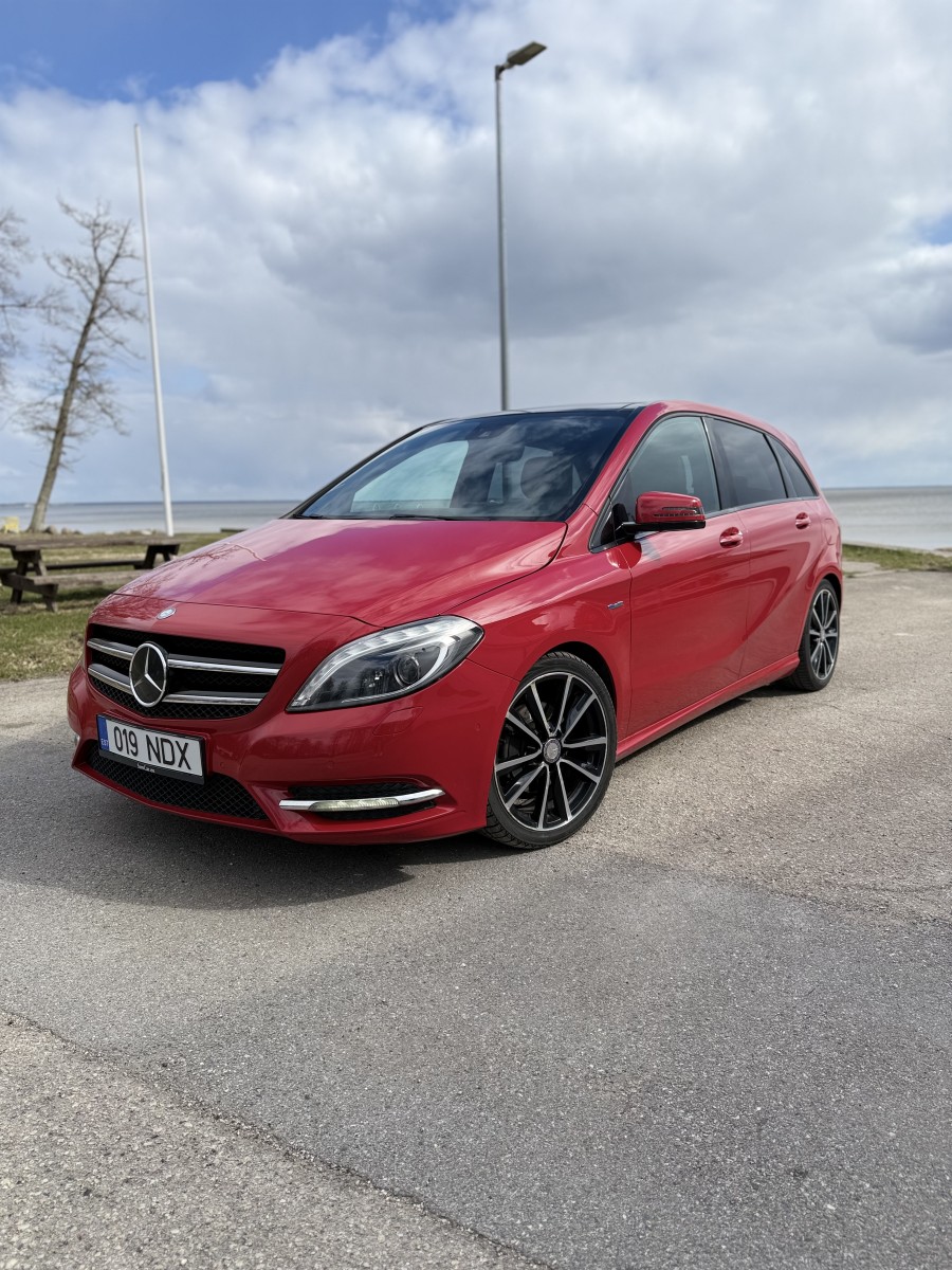 Mercedes-Benz B200 1.8 100kW 2012