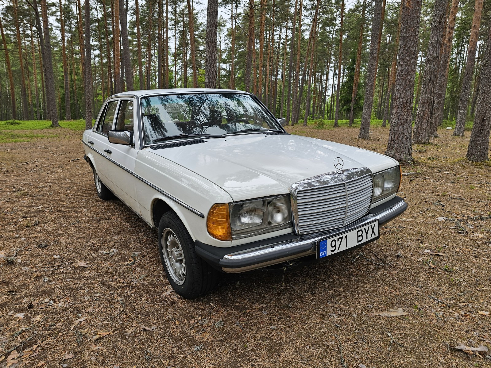 MERCEDES-BENZ 240D (W123)